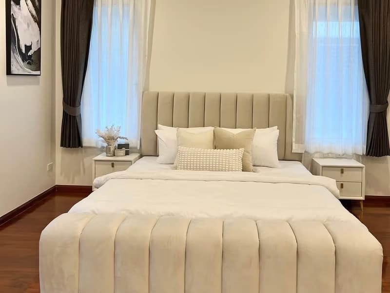 5 Bed House for Rent in Din Daeng