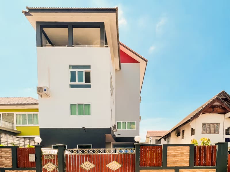 6 Bed House for Sale in Mueang Chiang Mai