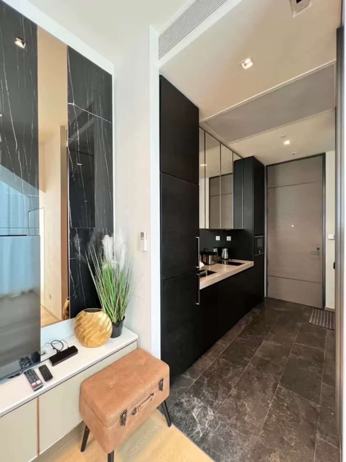 Condo for Rent at 28 Chidlom by SC Asset - Image 10