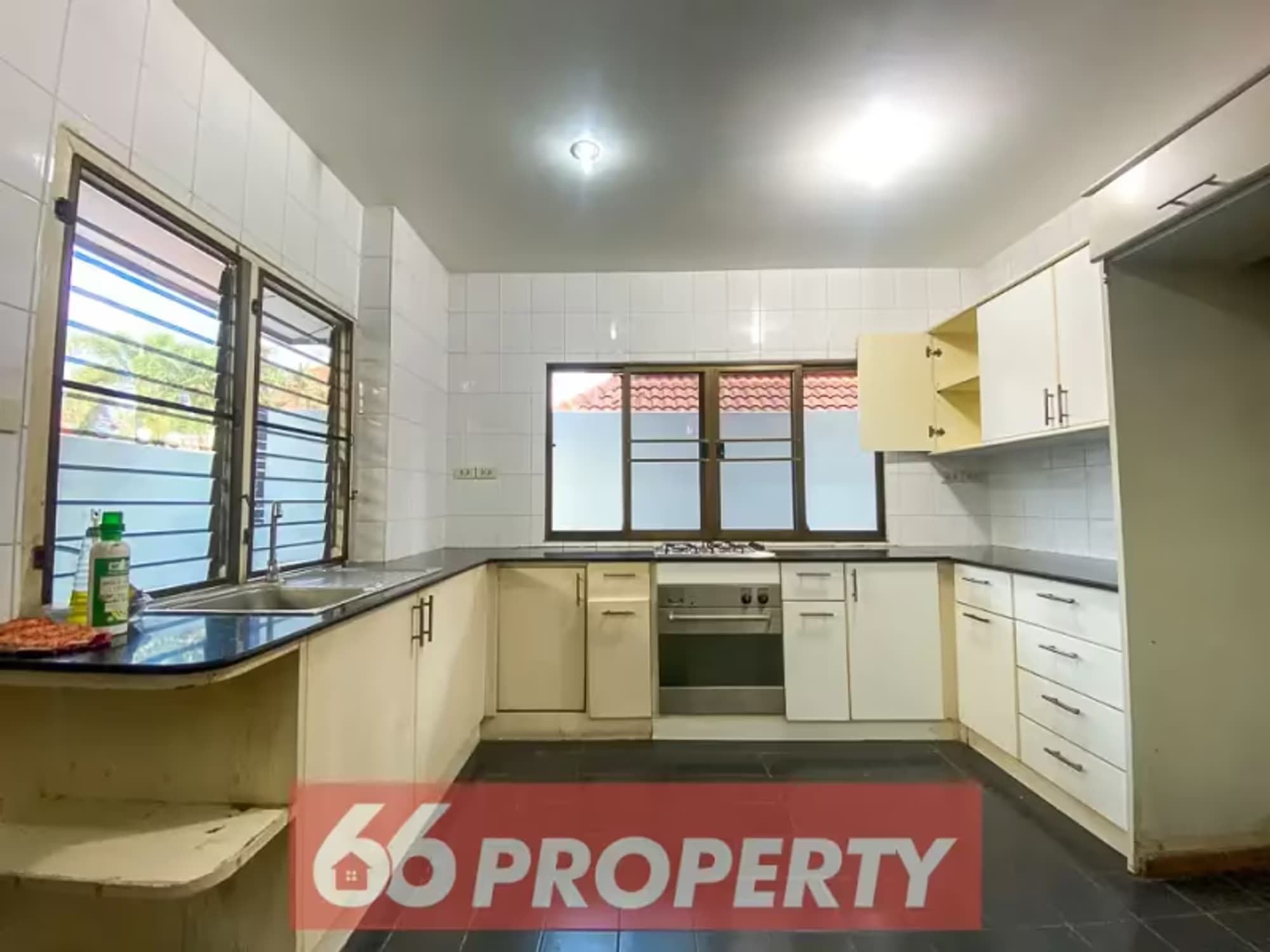 5 Bedroom House - Image 6