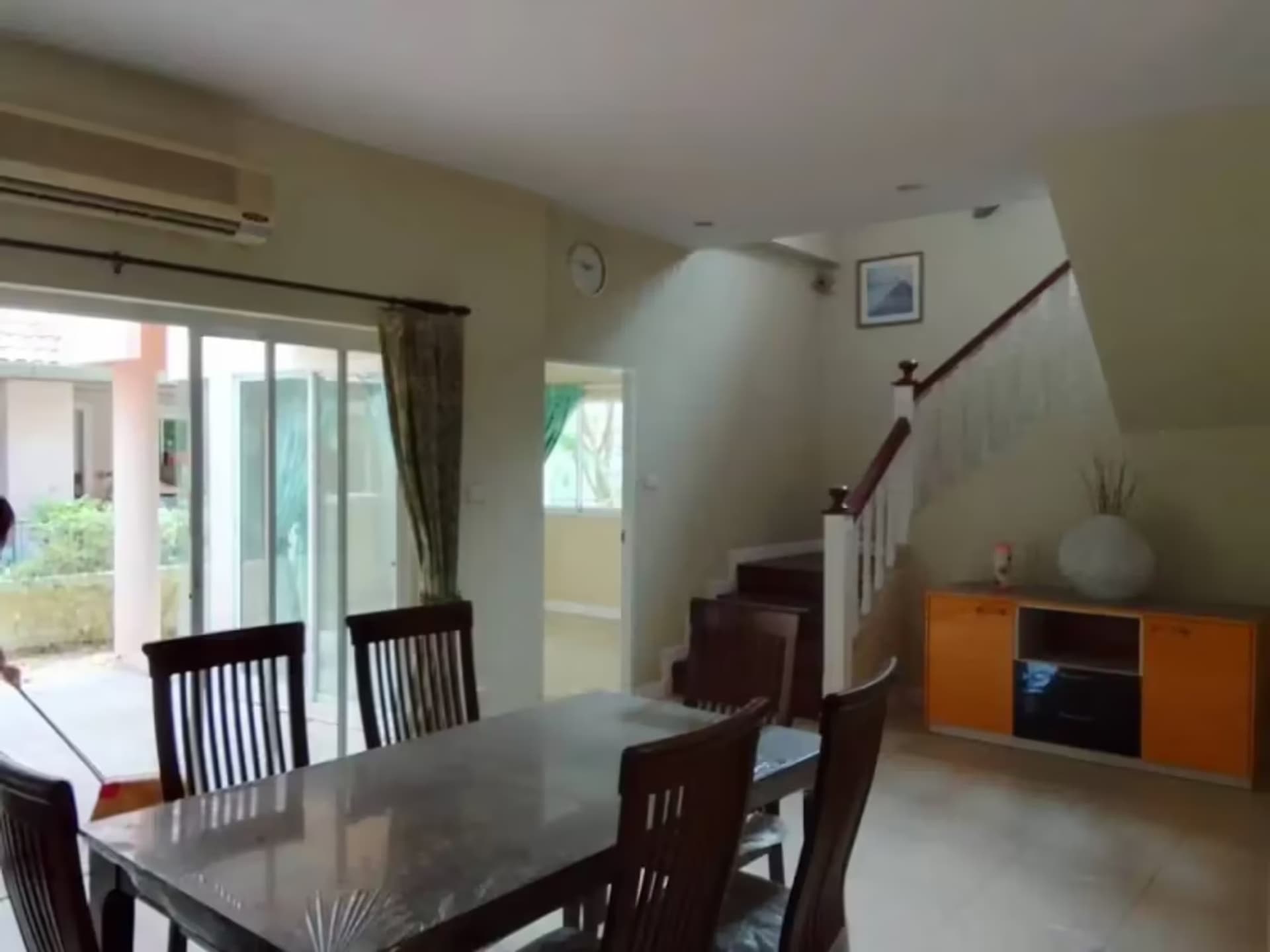 5 Bedroom House - Image 4