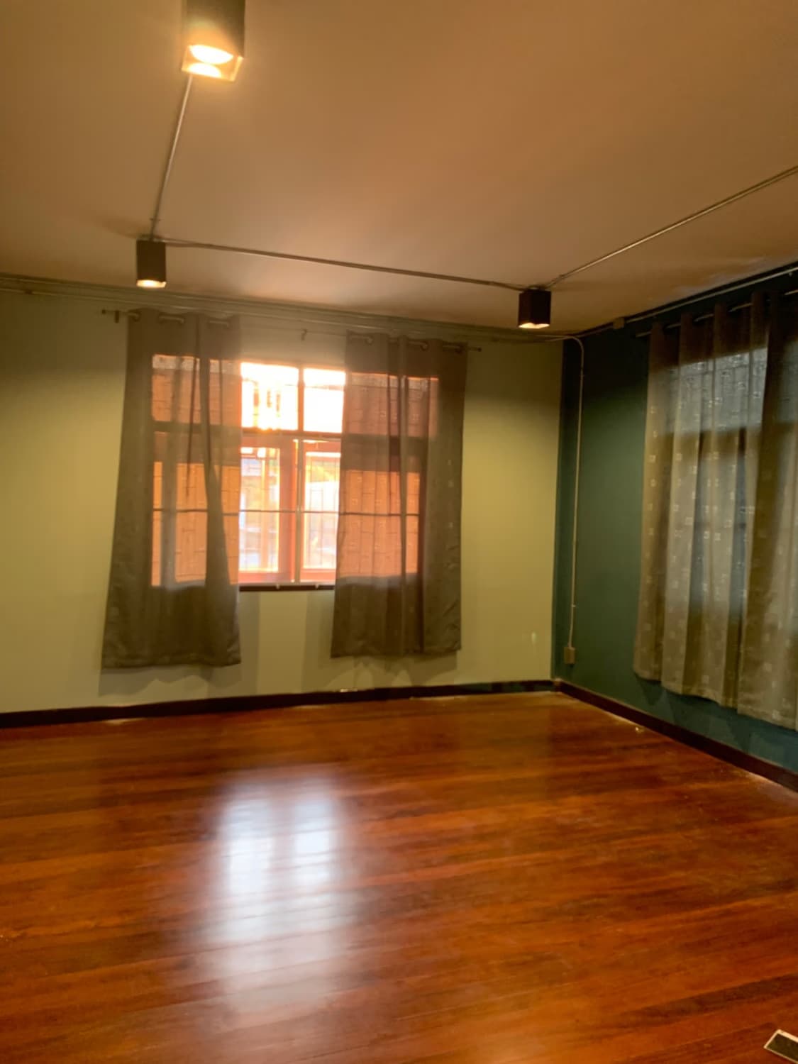 4 Bed House for Rent in Phra Khanong - Image 5