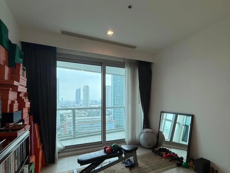 4 Bed Condo for Rent in Khlong San