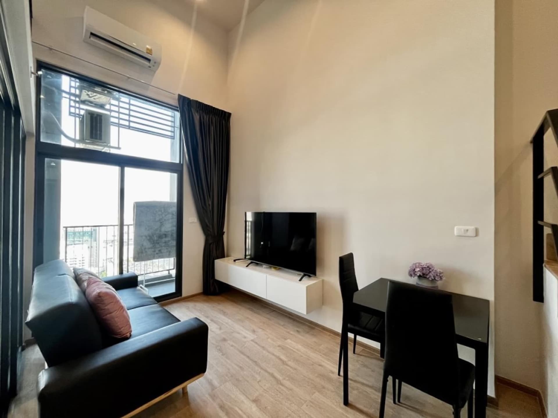 2 Bed Condo for Rent in Huai Khwang - Image 4