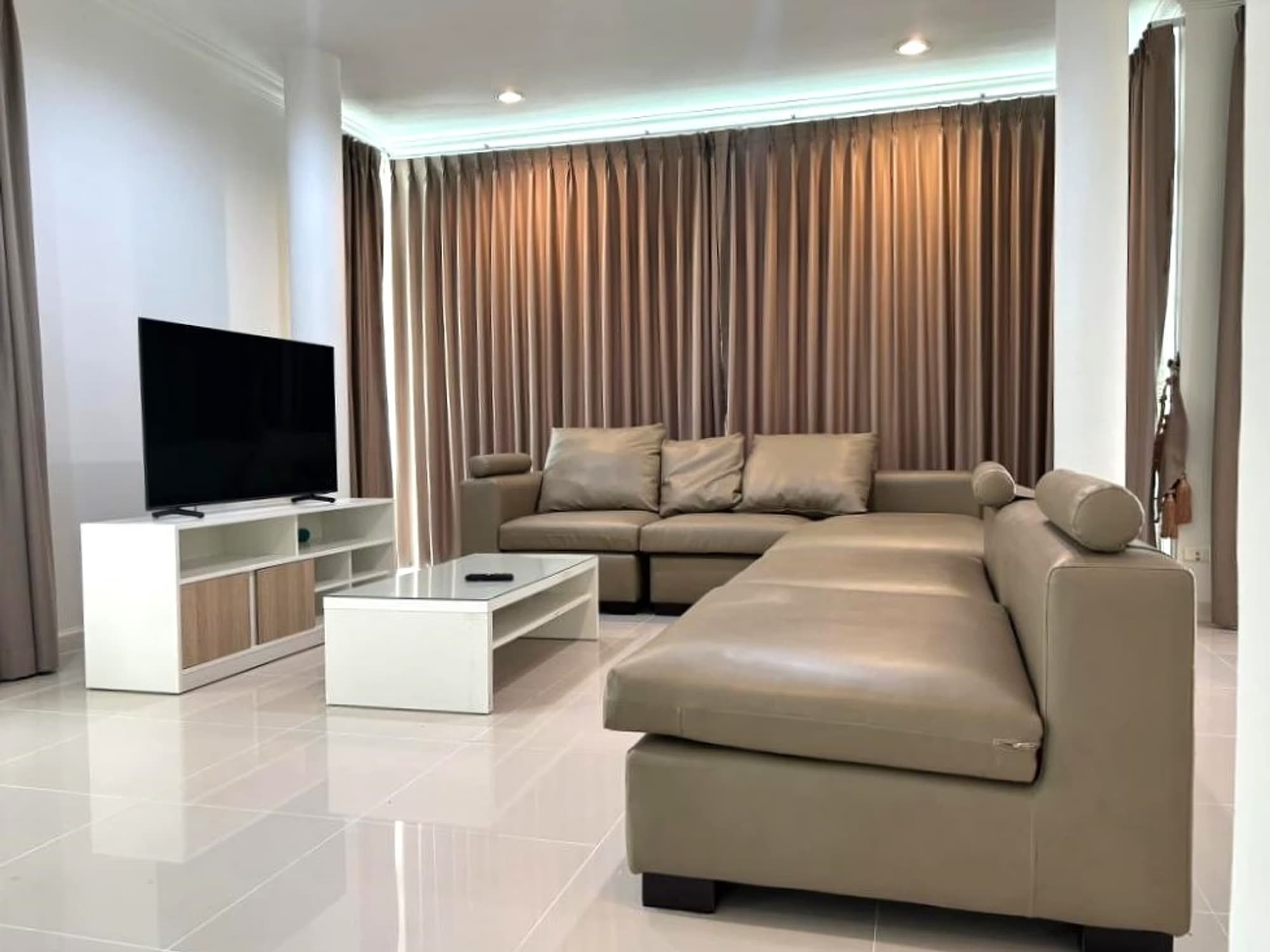 5 Bed House for Rent and Sale in Bang Phli, Samut Prakan - Image 2