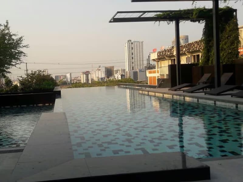Condo for Rent at Circle Condominium