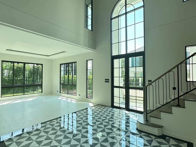 5 Bed House for Rent in Bang Phli District