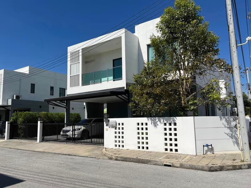 4 Bed House for Rent in San Kamphaeng