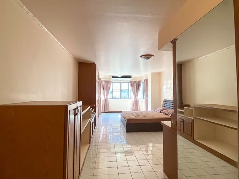 1 Bedroom Condo