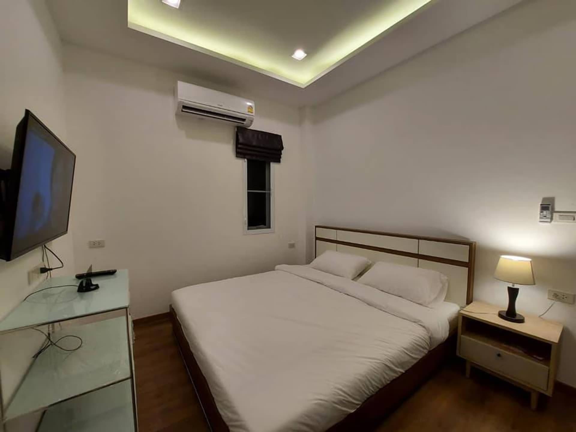 Pool villa house for rent in a frame - Image 31
