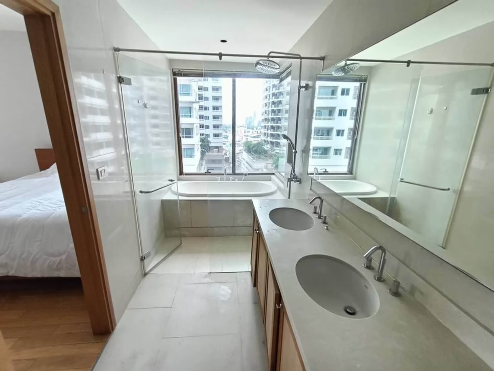Condo for Rent at The Emporio Place - Image 7