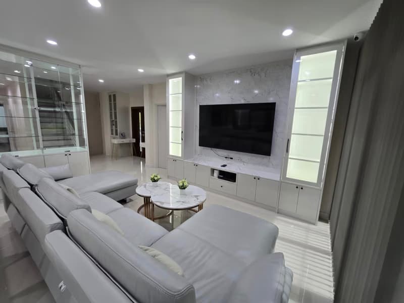 4 Bed House for Sale in Saphan Sung