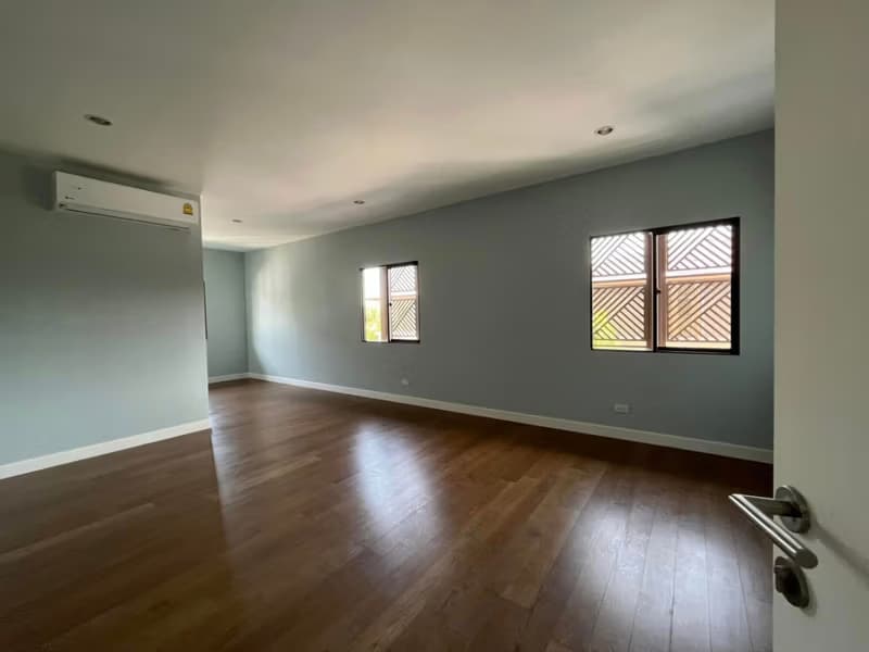 4 Bed House for Sale in Prawet