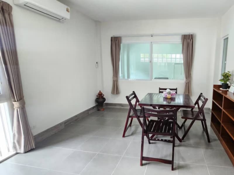 4 Bed House for Rent in Mueang Chiang Mai