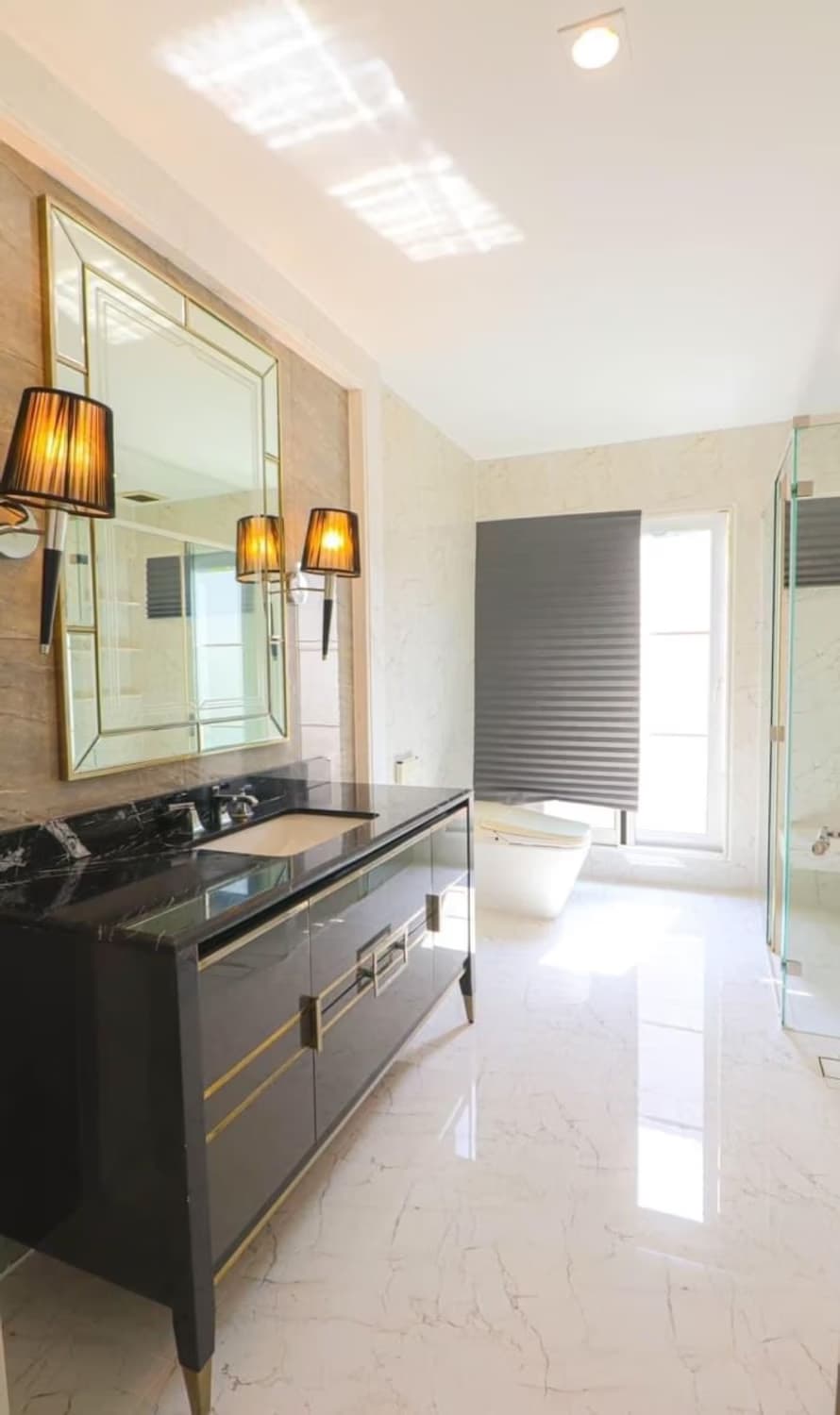 4 Bed House for Rent and Sale in Bang Na - Image 9