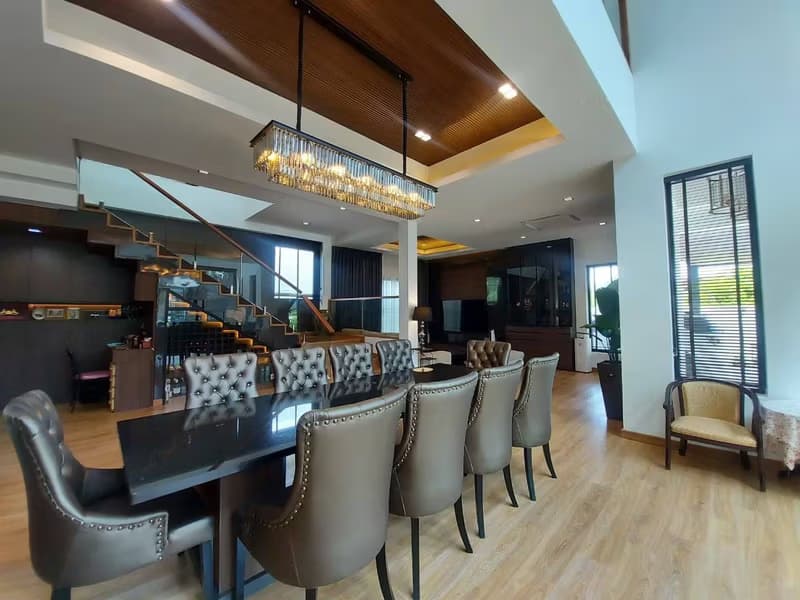 9 Bed House for Sale in Mueang Chiang Mai