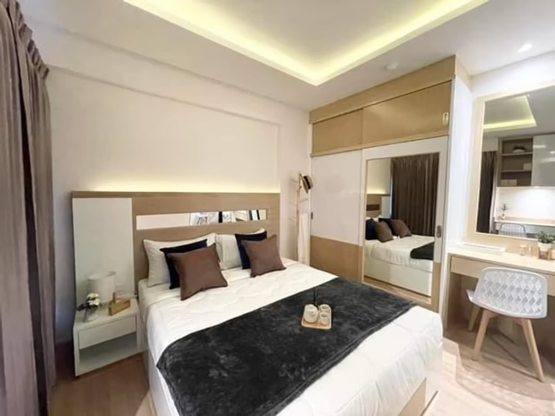 1 Bedroom Condo - Image 1