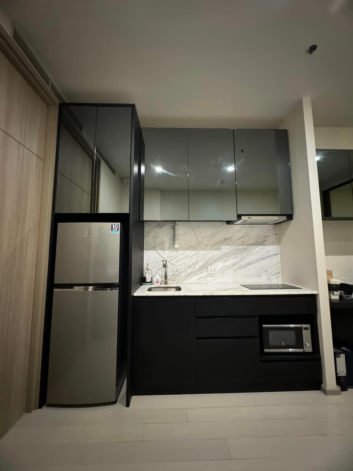 Condo for Rent at Noble Phloen Chit - Image 2