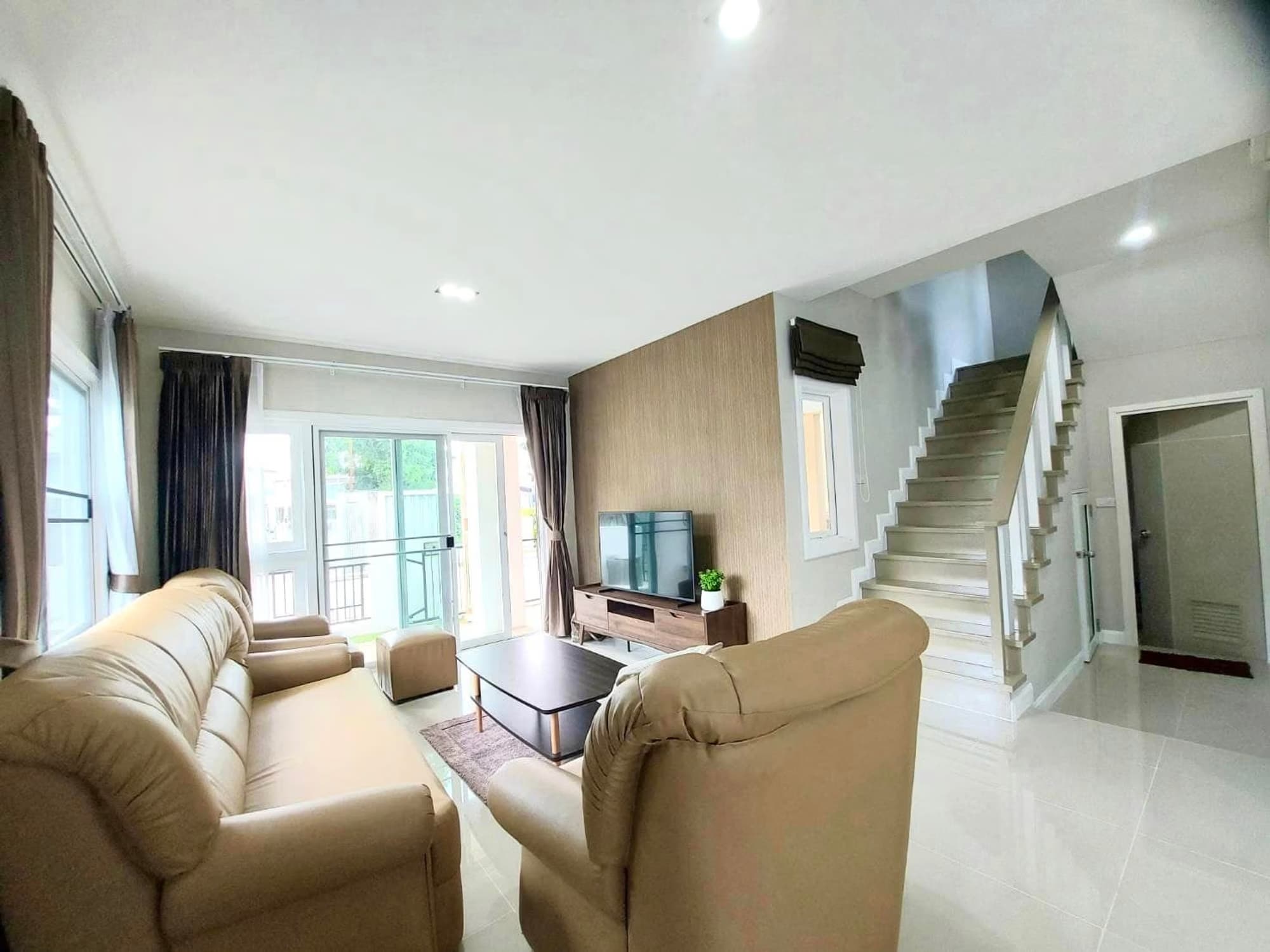 3 Bed House for Rent in Mueang Chiang Mai - Image 2