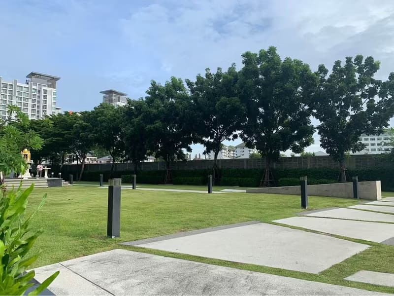 The Parkland Srinakarin Lakeside