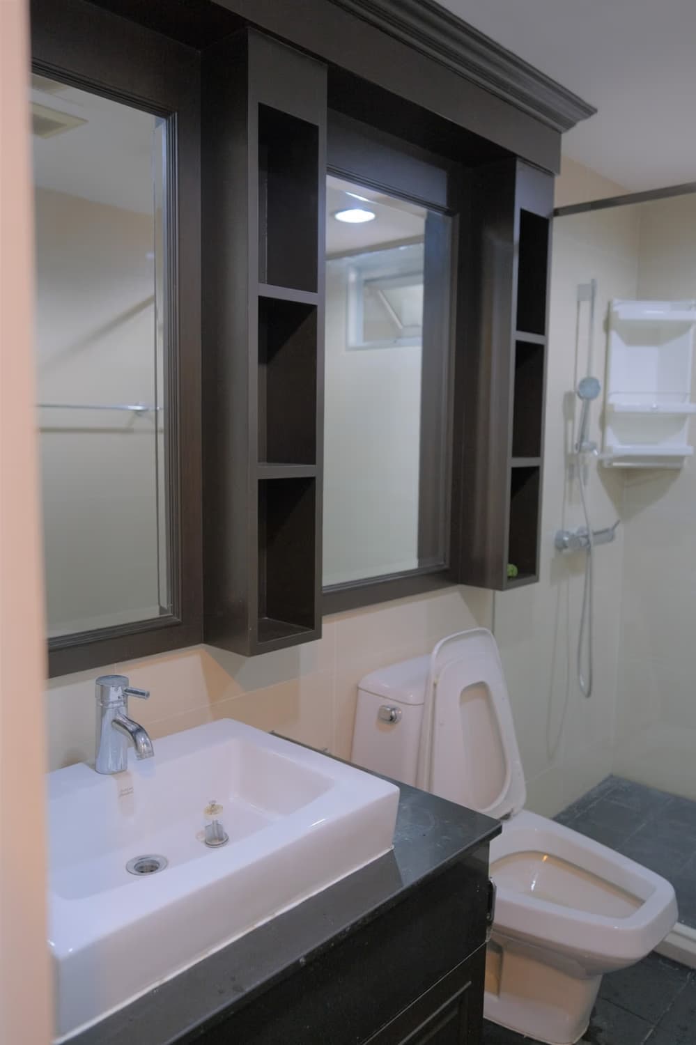 2 ห้องนอน คอนโด สำหรับ จำหน่าย ใน Huai Khwang - Image 13