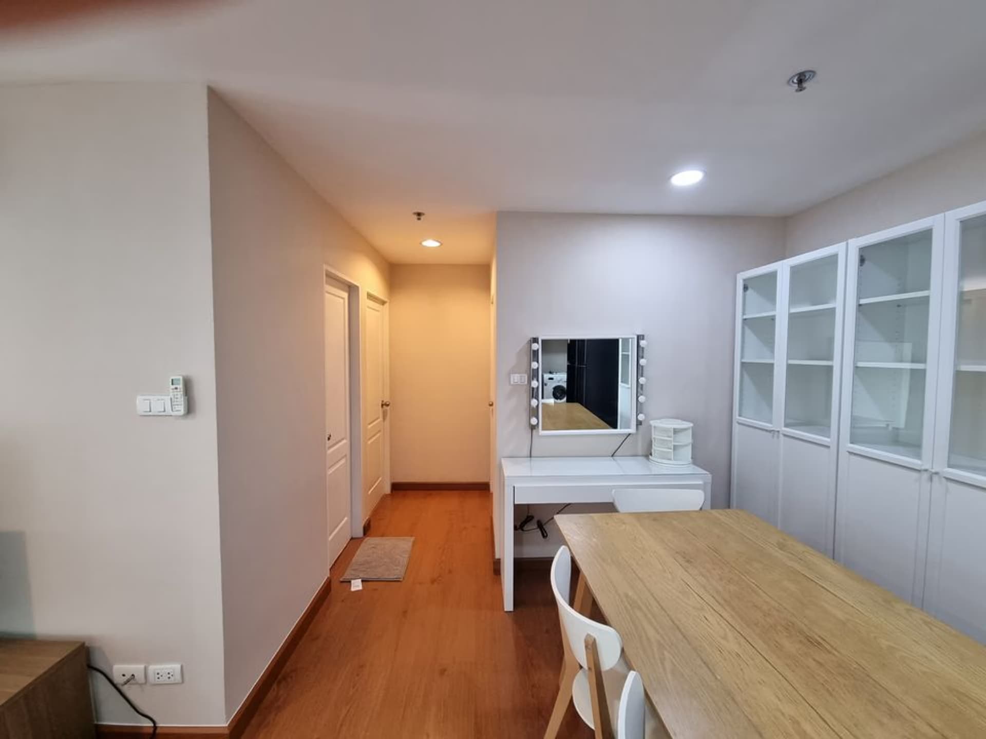 2 ห้องนอน Condo สำหรับ จำหน่าย ใกล้ Phra Ram 9 MRT - Image 9
