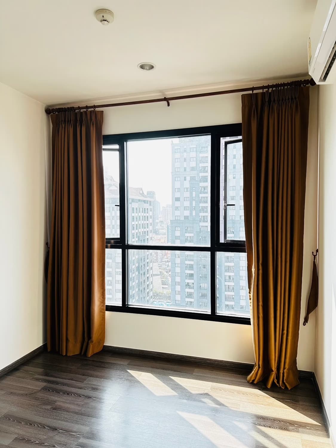 1 Bed Condo for Sale in Watthana - Image 1