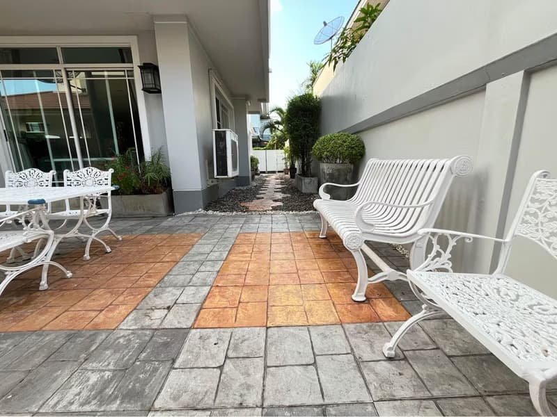 5 Bed House for Sale in Mueang Samut Prakan