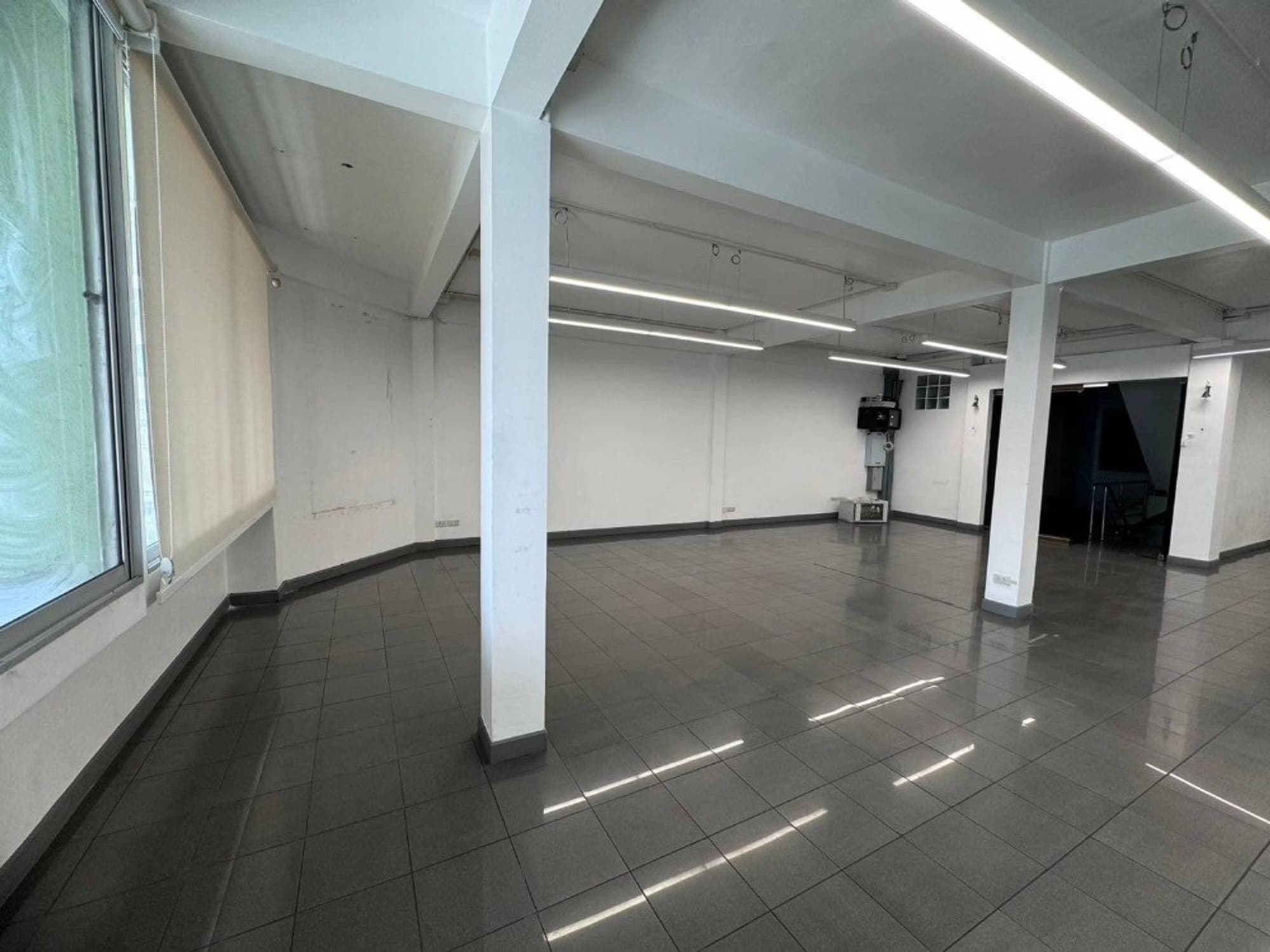 Studio Commercial for Rent in Khlong Toei - Image 11