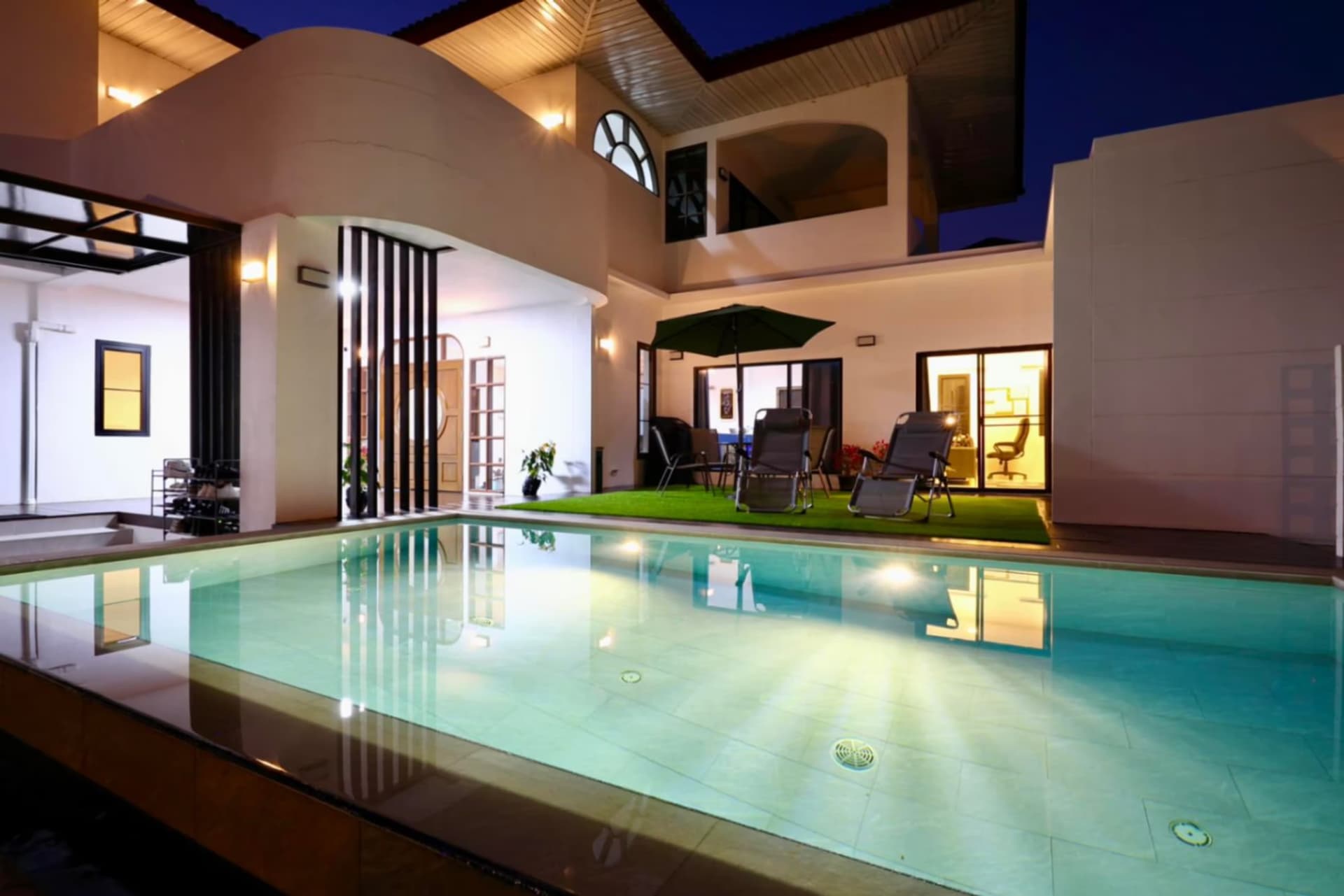 9 Bedroom Pool Villa - Image 3