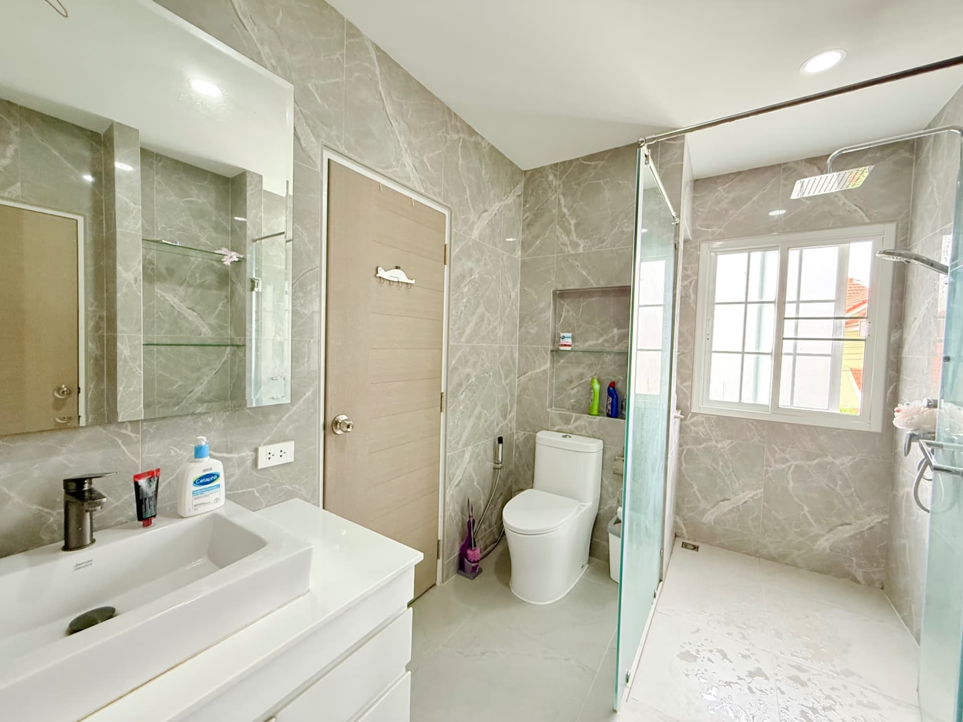 5 Bed House for Rent and Sale in Hang Dong - Image 40