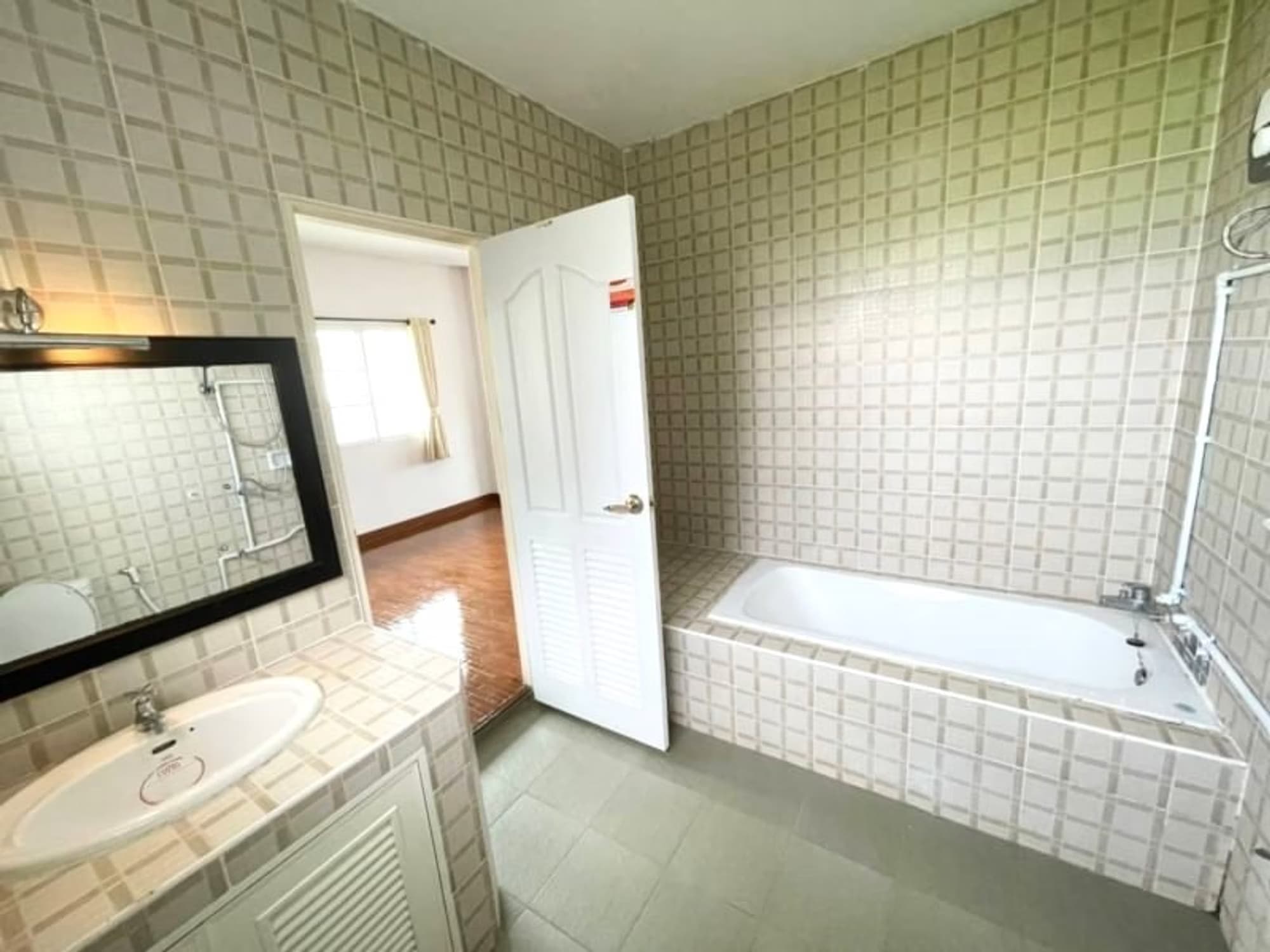 4 Bed House for Rent in San Kamphaeng District - Image 8