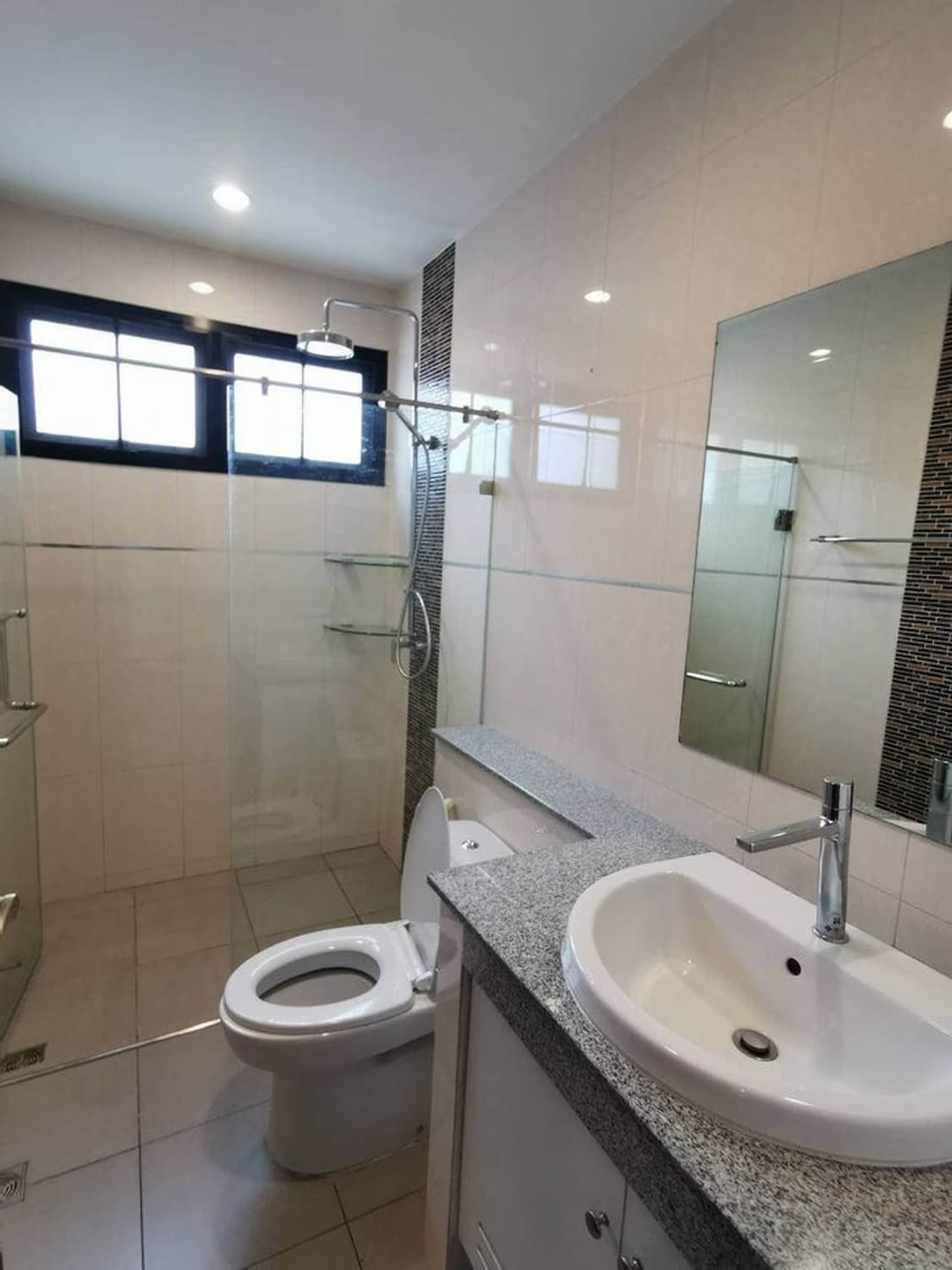 4 Bedroom House - Image 23