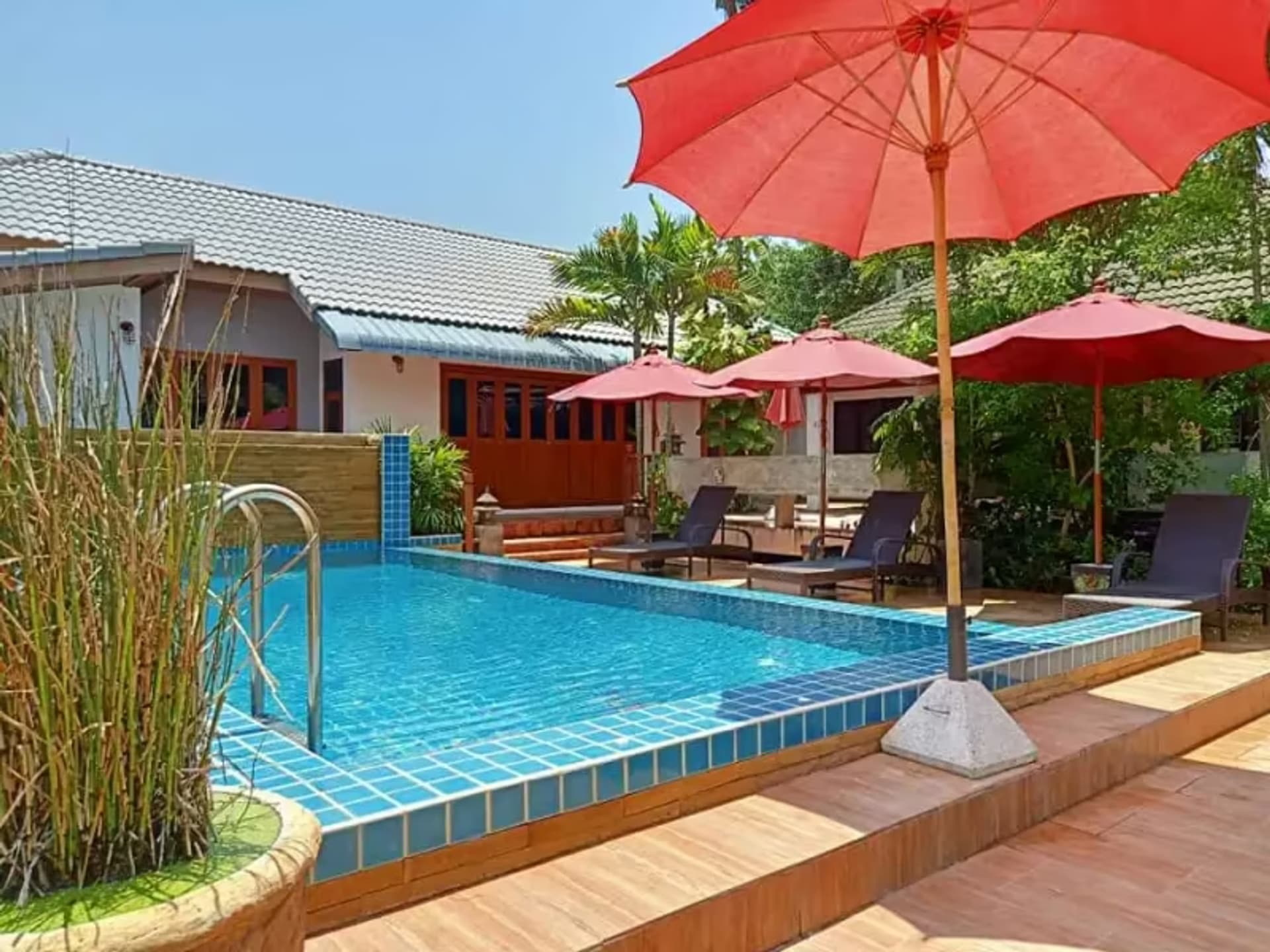 8 Bedroom House - Image 11