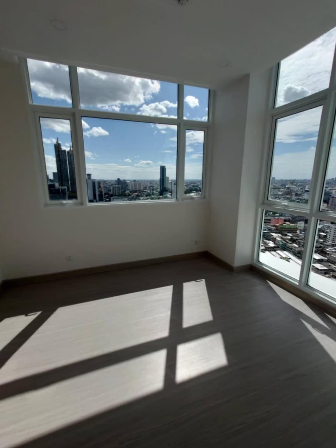 2 Bed Condo for Sale in Bang Rak - Image 4