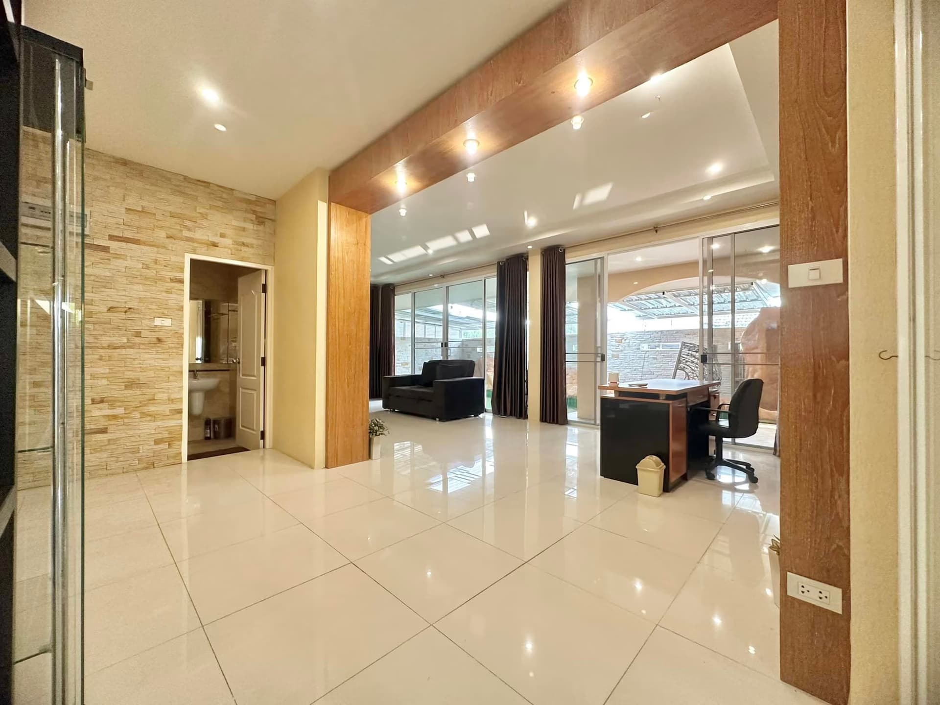 2 Bedroom House - Image 12