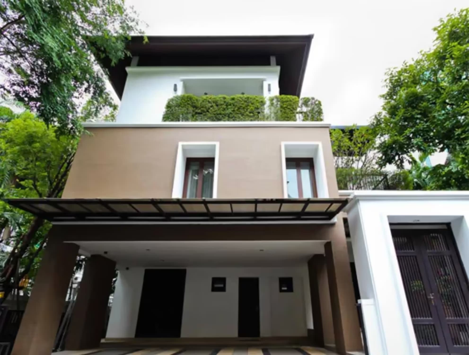 4 Bedroom House - Image 13