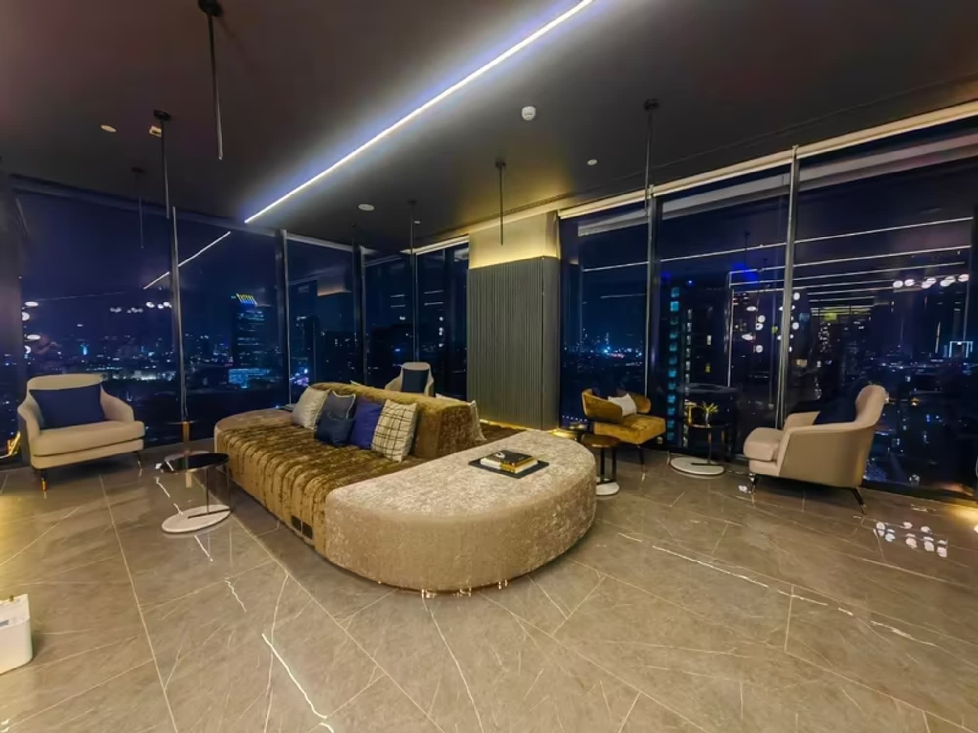 SOHO​ BANGKOK​ RATCHADA - Image 12