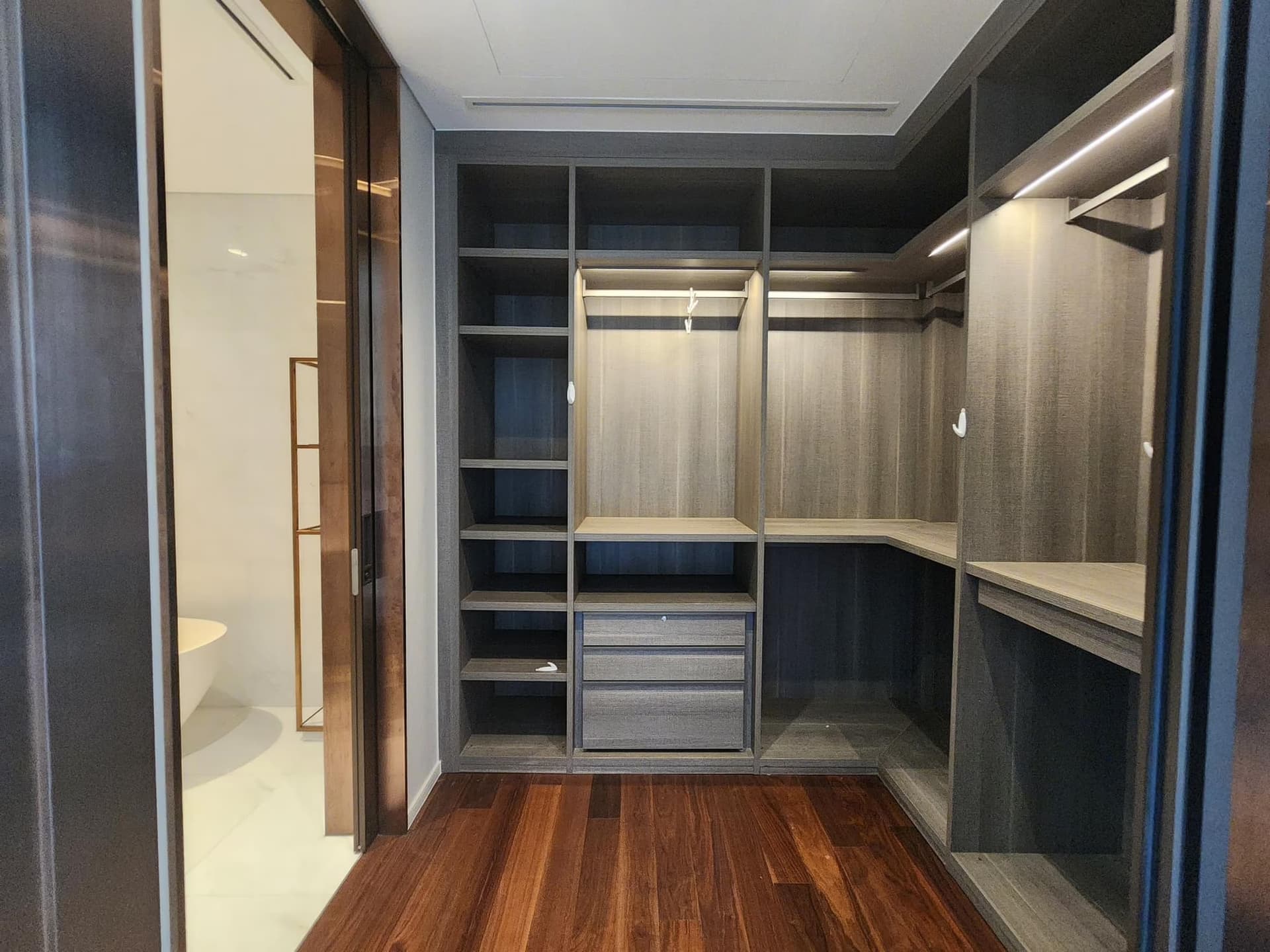 2 Bed Condo for Sale in Pathum Wan - Image 5