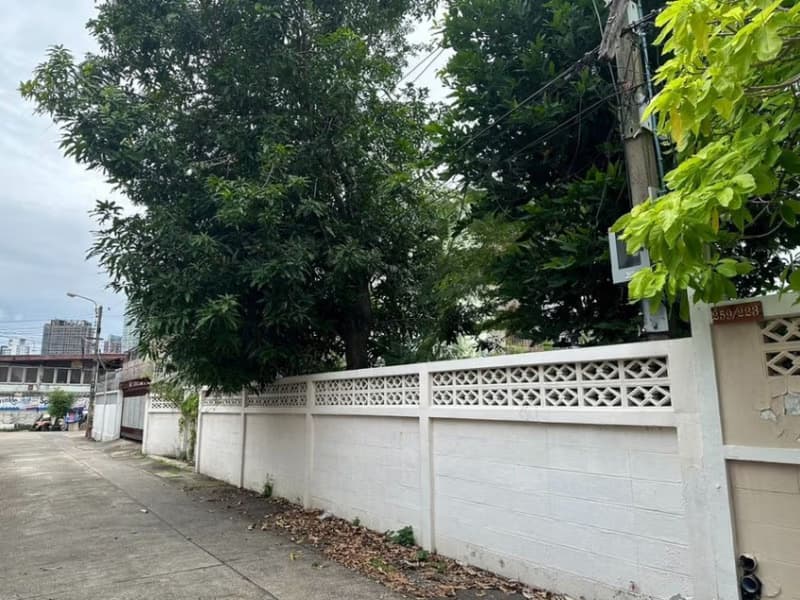  Land for Sale in Watthana