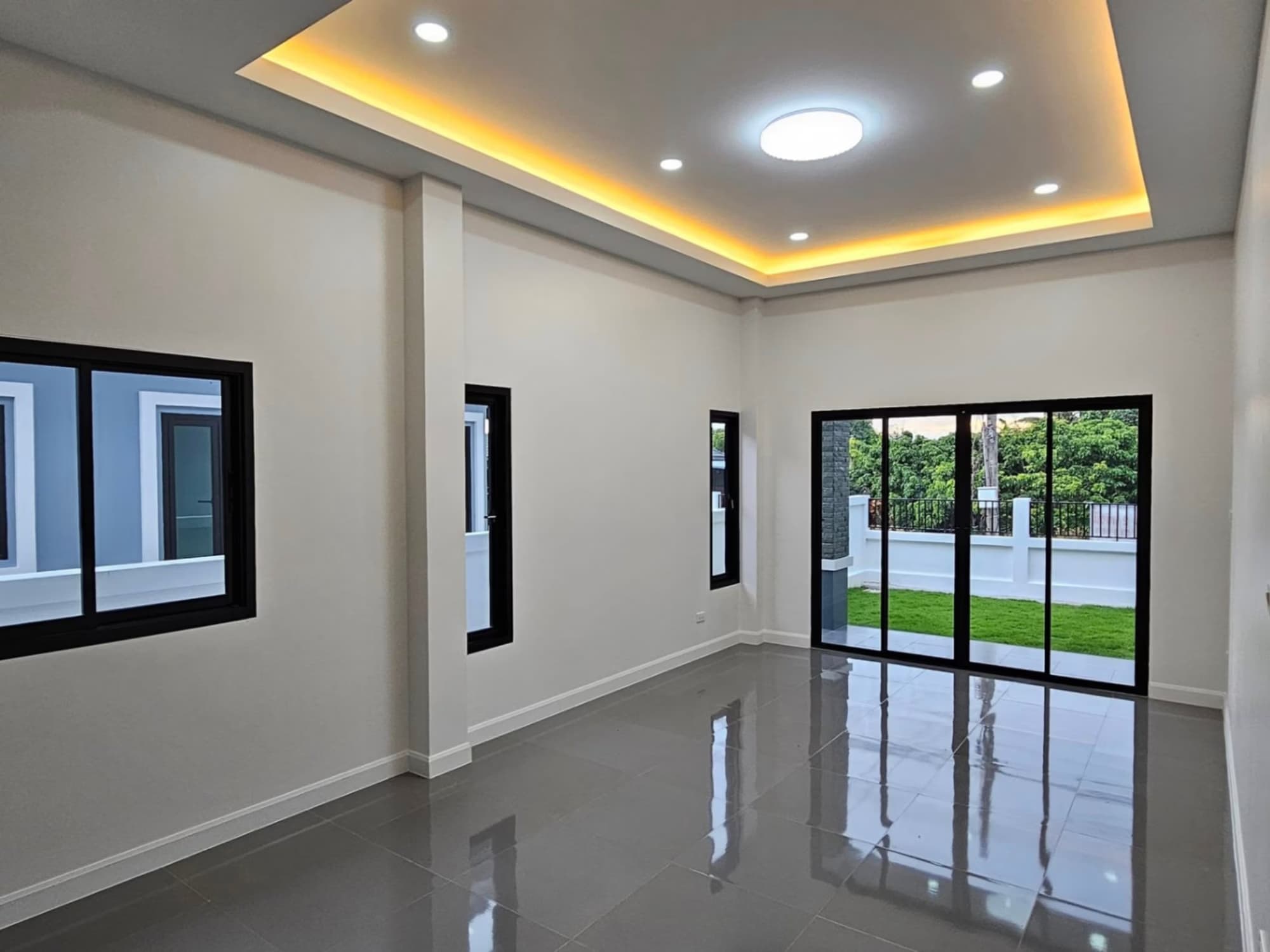 2 Bed House for Sale in Saraphi District - Image 4