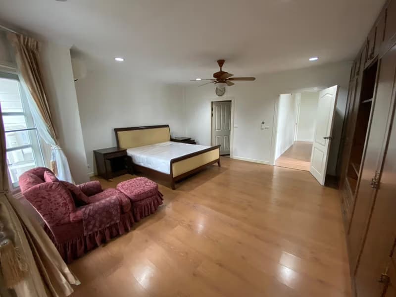 4 Bed Townhouse for Rent and Sale in Mueang Samut Prakan
