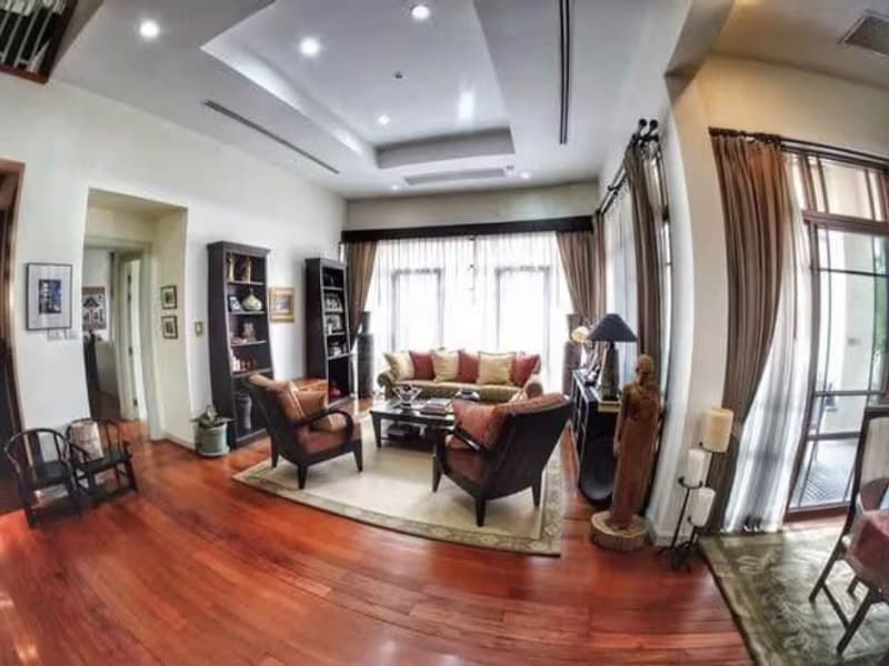 5 Bedroom House