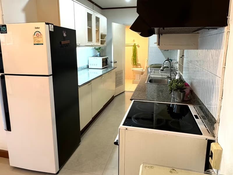 Condo for Rent at Saranjai Mansion