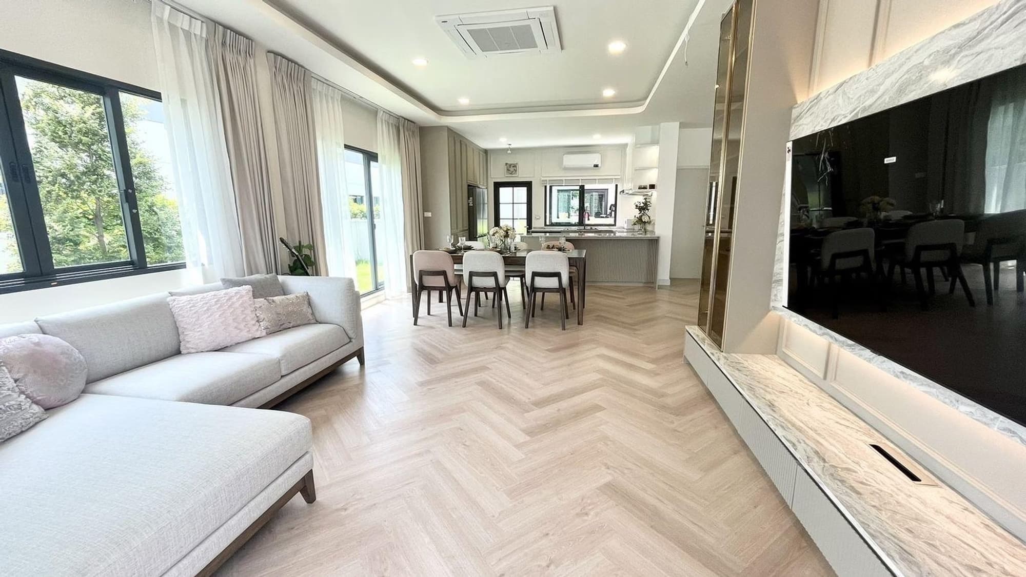4 Bed House for Rent and Sale in Bang Phli, Samut Prakan - Image 2