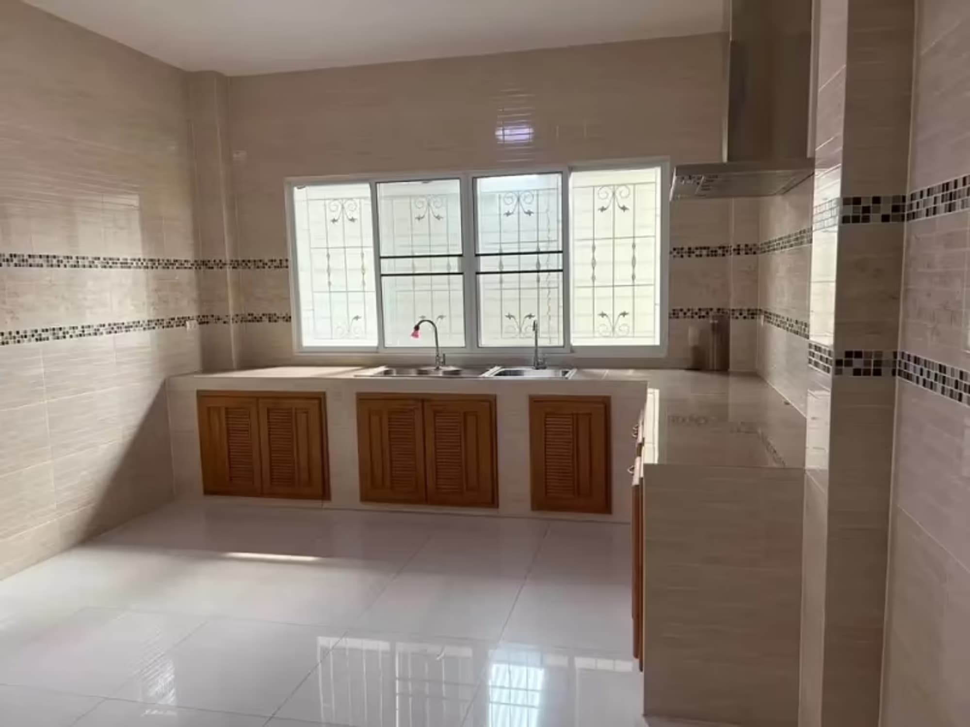3 Bedroom House - Image 6