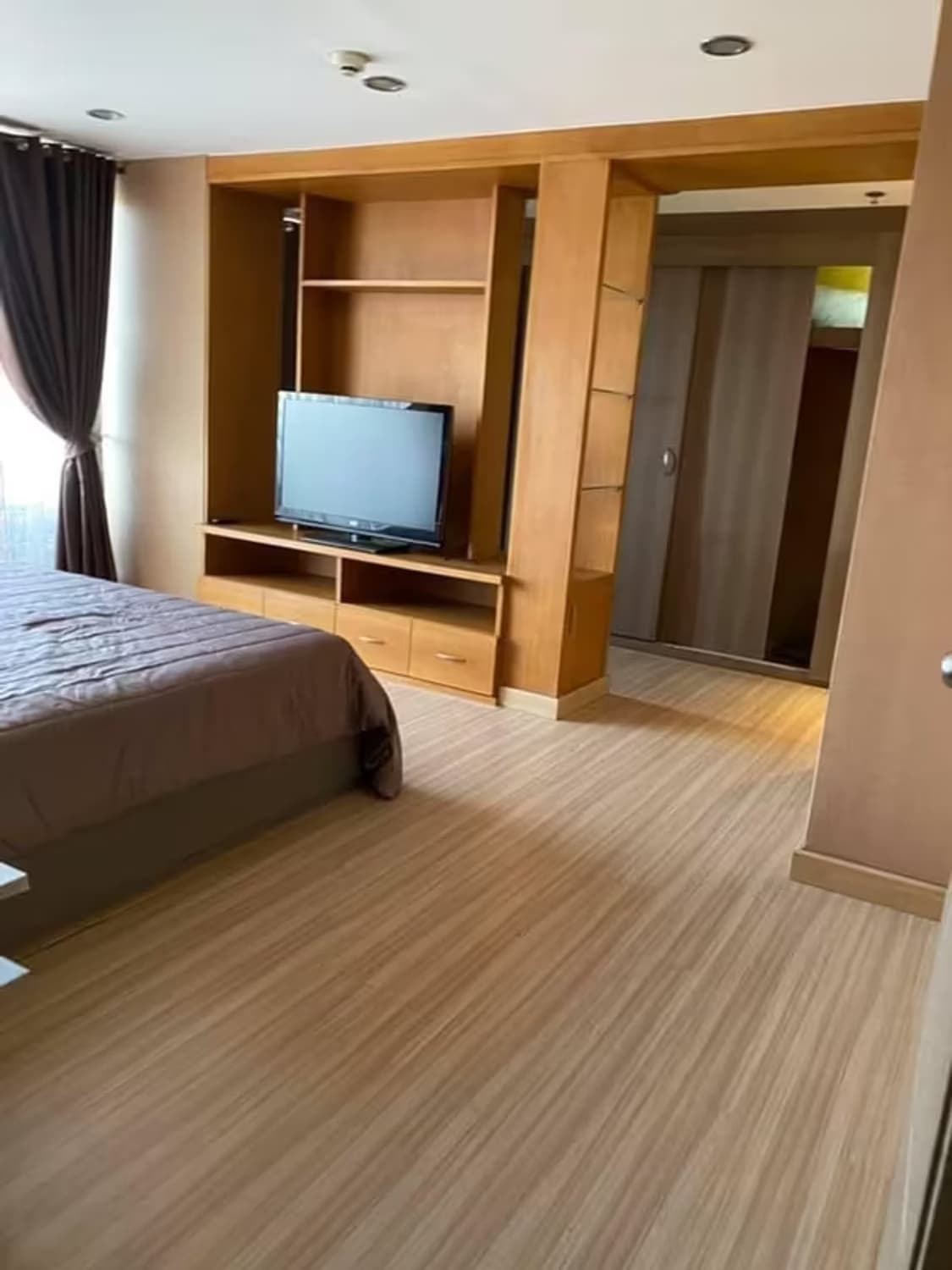 1 Bedroom Condo - Image 1