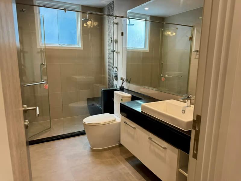 2 Bed Condo for Sale in Ratchathewi