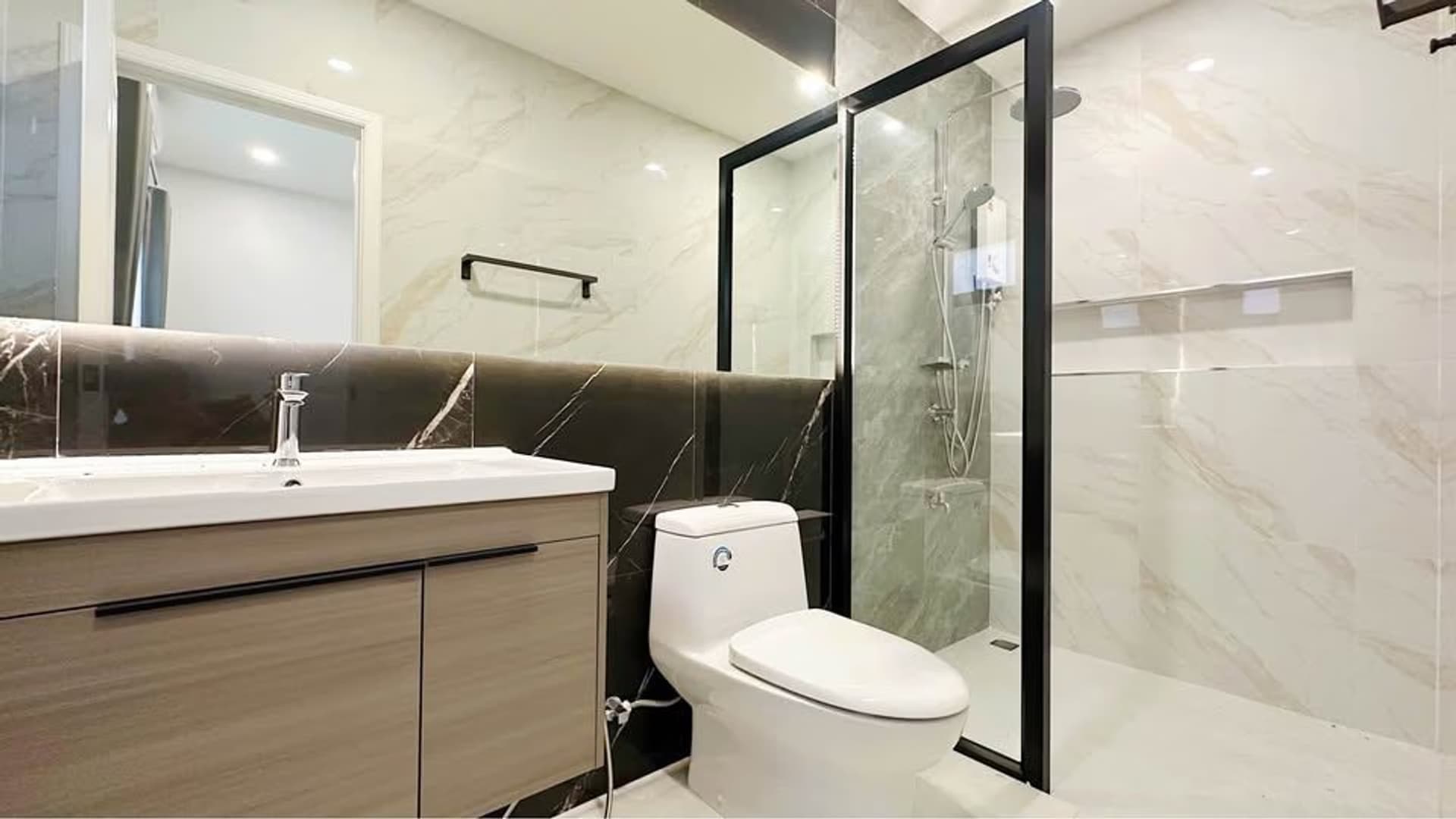 5 Bed House for Rent in Mueang Chiang Mai District - Image 10