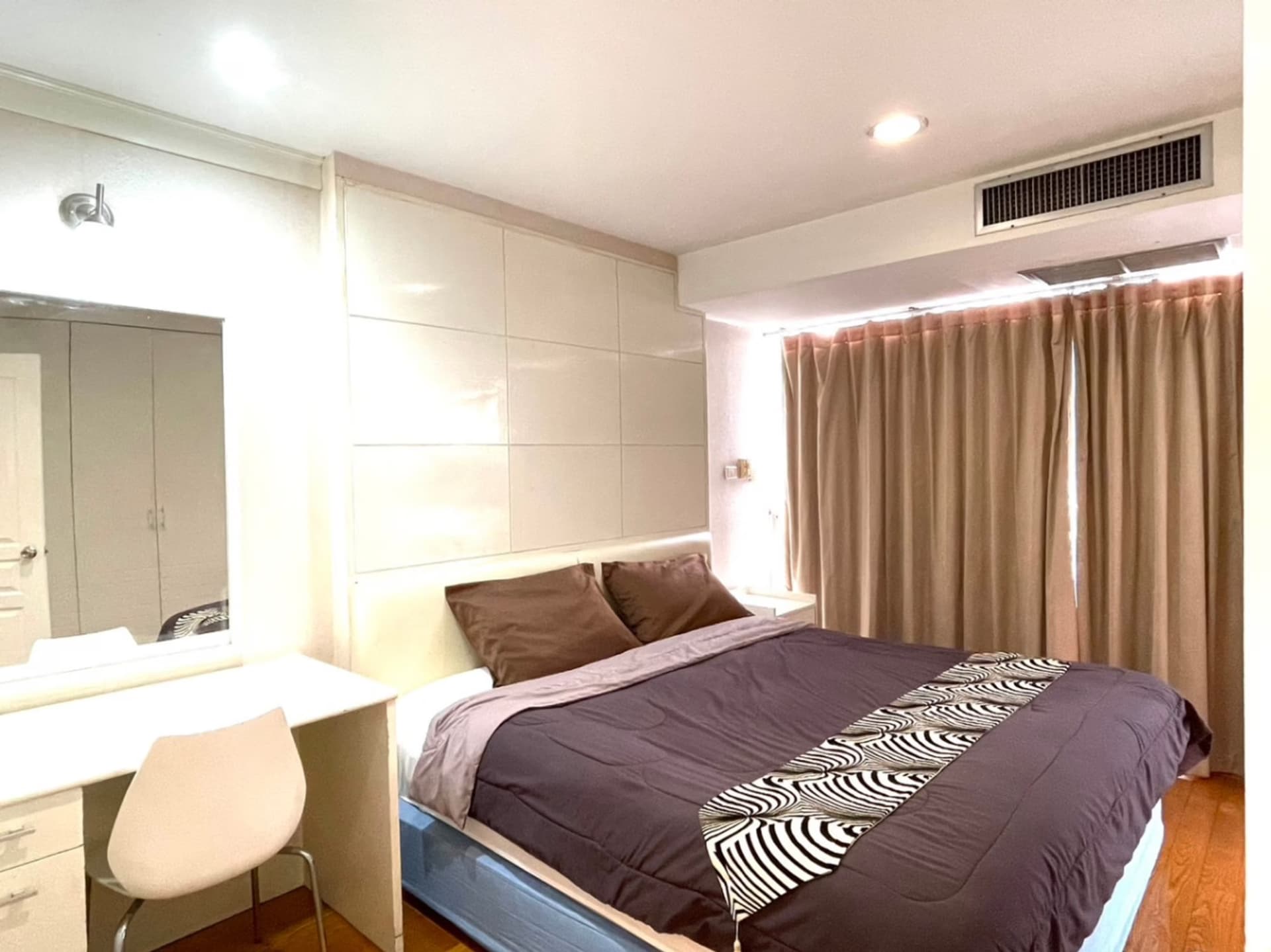 2 Bed Condo for Sale in Khlong Toei - Image 5